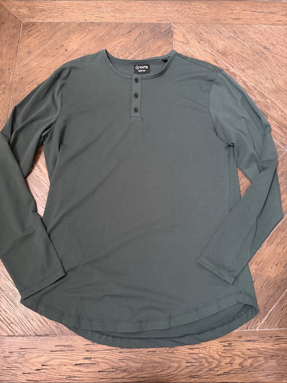 Cuts Men’s Long-Sleeve Henley Shirt in Dark Green - Large